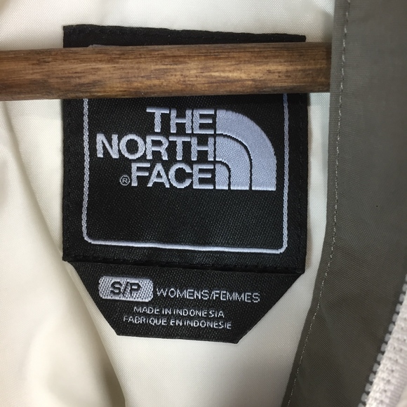 The North Face Hi-Vent Windbreaker - Picture 4 of 7